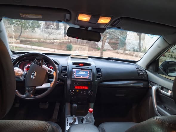 كيا سورينتو 2011 - صورة 2