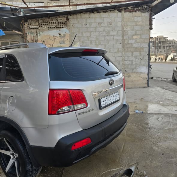 كيا سورينتو 2010 - صورة 4