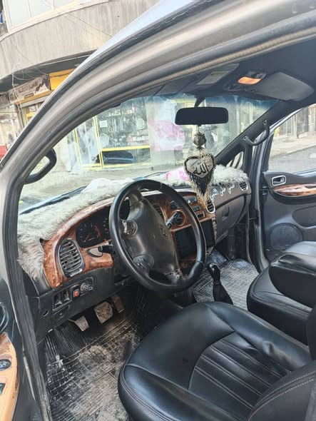 هيونداي ستاريكس 2002 - صورة 5