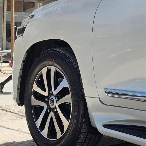 تويوتا لاندكروزر 2019 - صورة 5