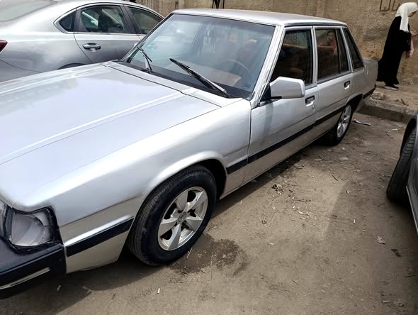 مازدا 929 1983 - صورة 4