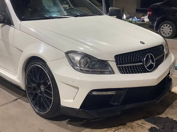 مرسيدس C300 2012 - صورة 1