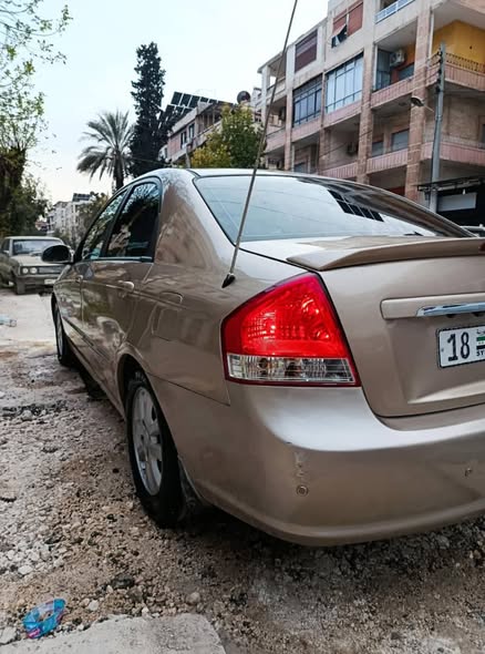 كيا سيراتو 2007 - صورة 4