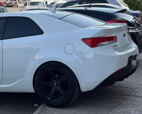 كيا فورتي 2011 - صورة 4