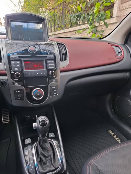 كيا فورتي 2011 - صورة 5