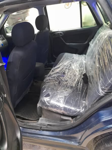 فولكس فاجن كول 2004 - صورة 4