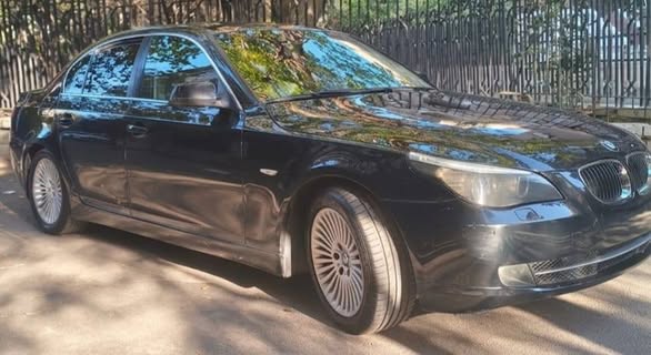 بي إم دبليو 520i 2010 - صورة 1