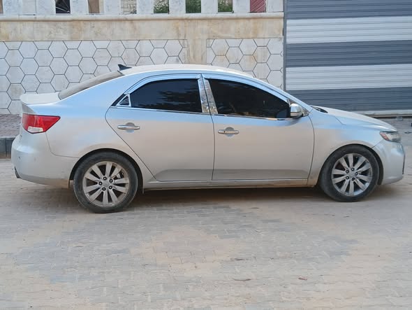 كيا فورتي 2011 - صورة 5