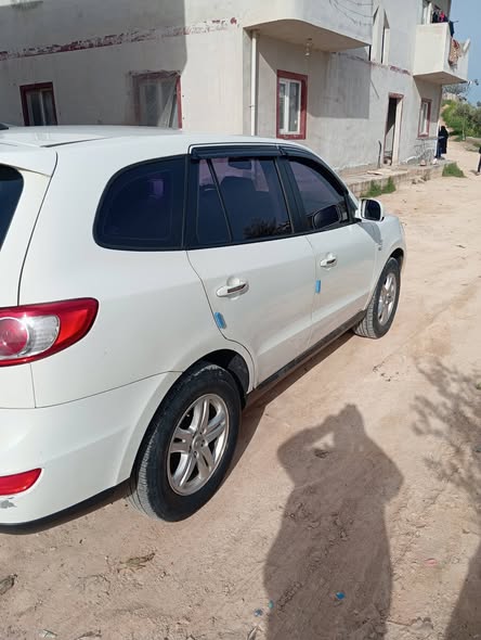 هيونداي سانتافي 2011 - صورة 3