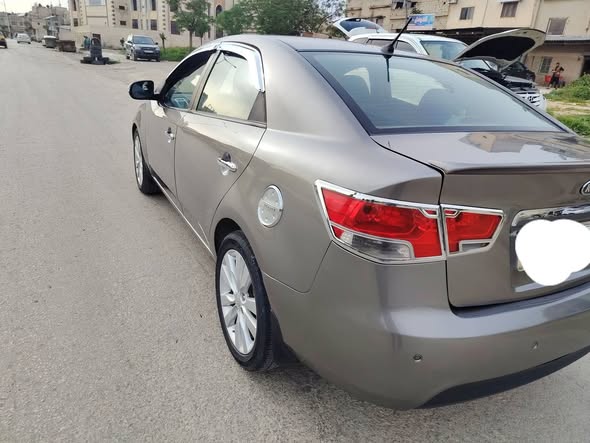كيا فورتي 2010 - صورة 5