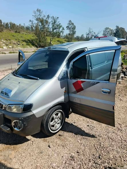 هيونداي ستاريكس 2002 - صورة 1