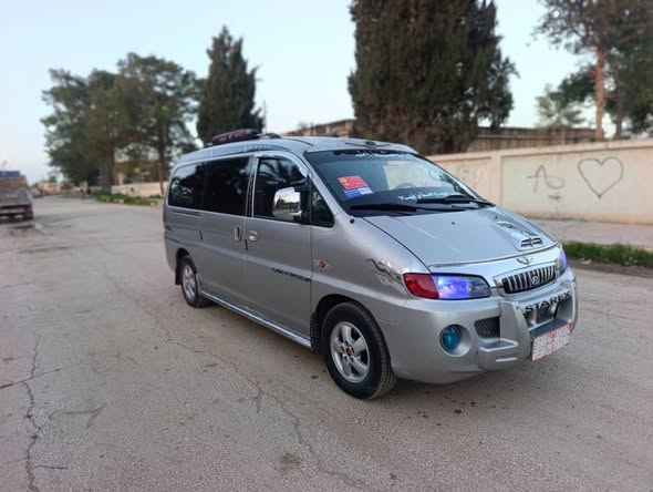 هيونداي ستاريكس 2003 - صورة 1