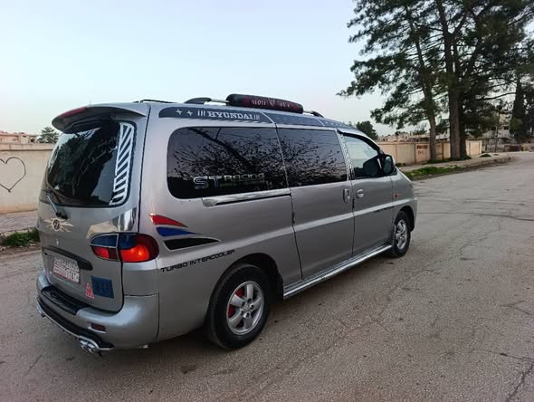 هيونداي ستاريكس 2003 - صورة 4