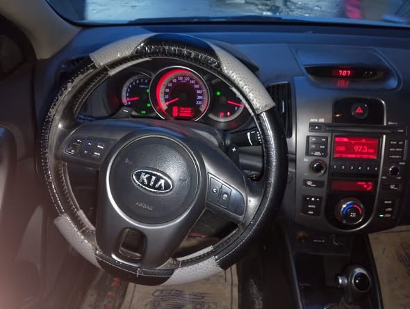 كيا فورتي 2011 - صورة 1