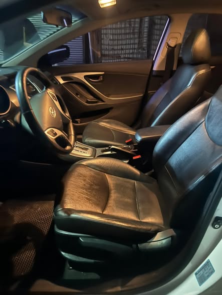 هيونداي أفانتي 2012 - صورة 2