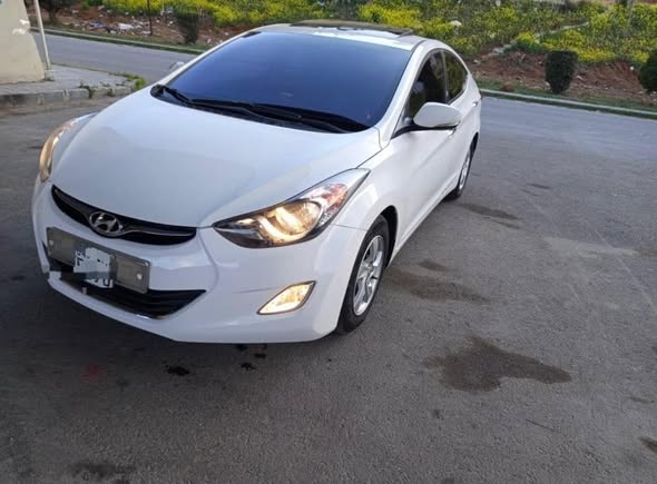 هيونداي أفانتي 2012 - صورة 3