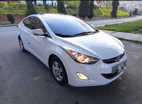 هيونداي أفانتي 2012 - صورة 4