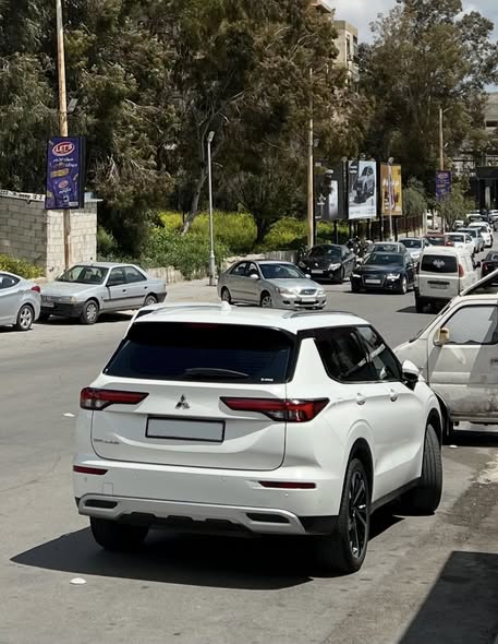 ميتسوبيشي اوتلاندر 2025 - صورة 1