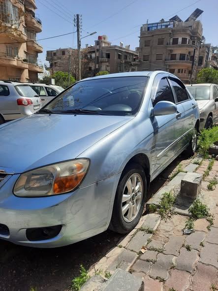 كيا سيراتو 2008 - صورة 2