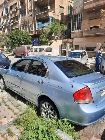 كيا سيراتو 2008 - صورة 3