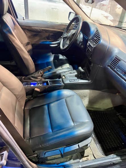 بي إم دبليو 318 1992 - صورة 4