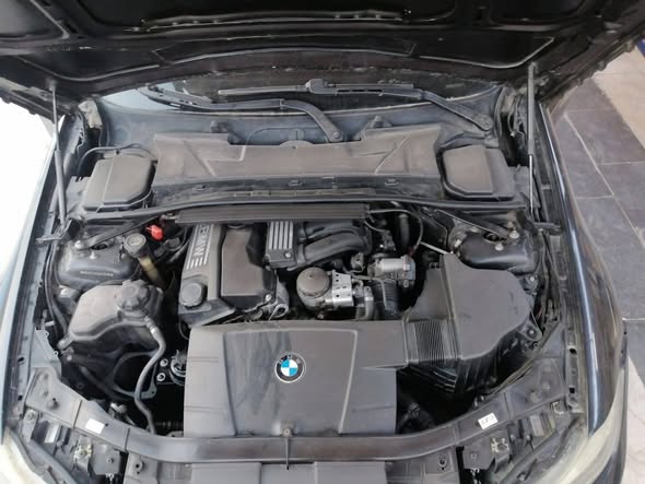 بي ام 320i 2010 - صورة 4