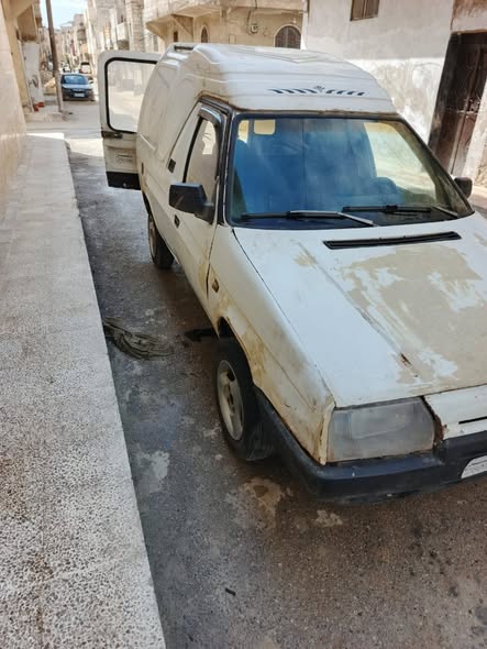 سكودا بيك اب 1994 - صورة 3