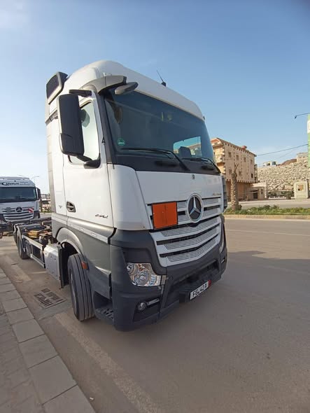 مرسيدس أكتروس 2017 - صورة 3