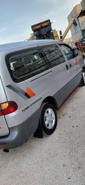 هيونداي ستاريكس 2003 - صورة 2