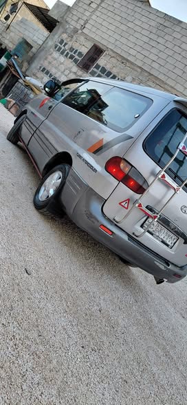 هيونداي ستاريكس 2003 - صورة 4