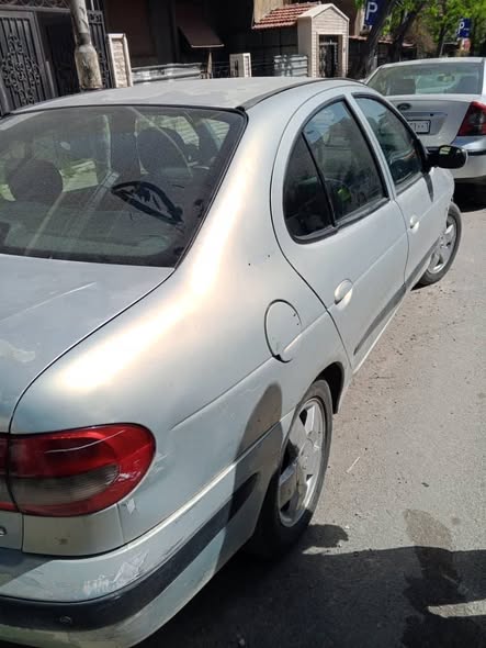 رينو ميغان 2002 - صورة 4