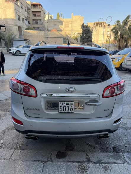 هيونداي سنتافي 2012 - صورة 2