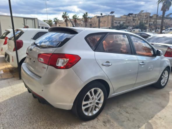 كيا فورتي 2010 - صورة 4