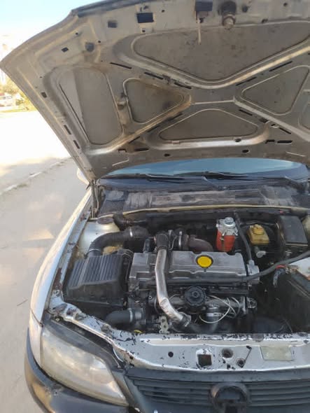 اوبل فيكترا 1997 - صورة 4