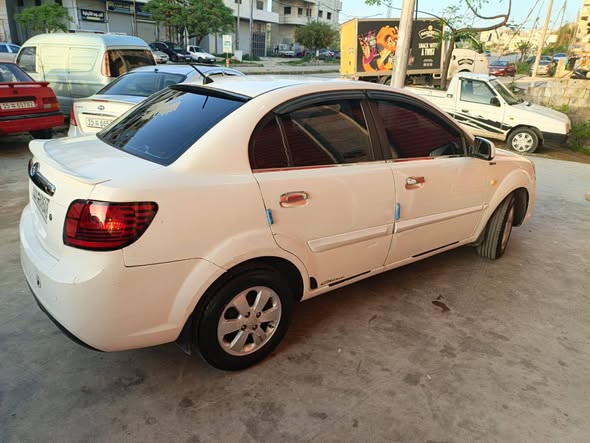 كيا ريو 2011 - صورة 3