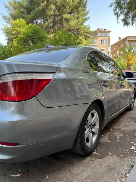 بي إم دبليو 520 2010 - صورة 2