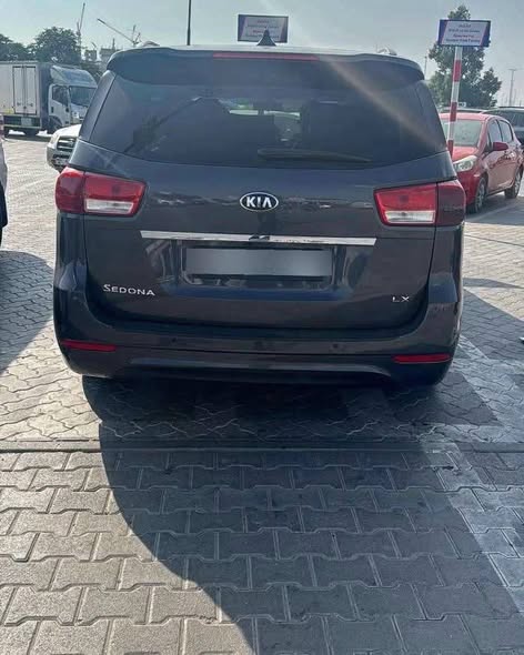 كيا سيدونا 2016 - صورة 2