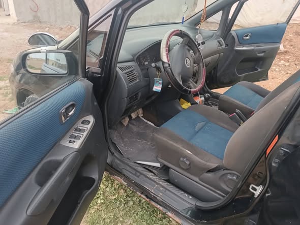 مازدا 323 2001 - صورة 3