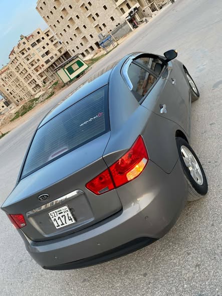 كيا سيراتو 2010 - صورة 2