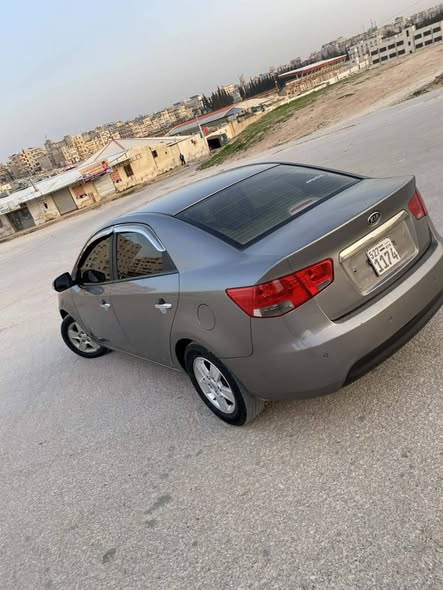 كيا سيراتو 2010 - صورة 3