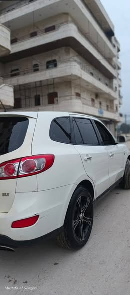 هيونداي سنتافيه 2010 - صورة 4