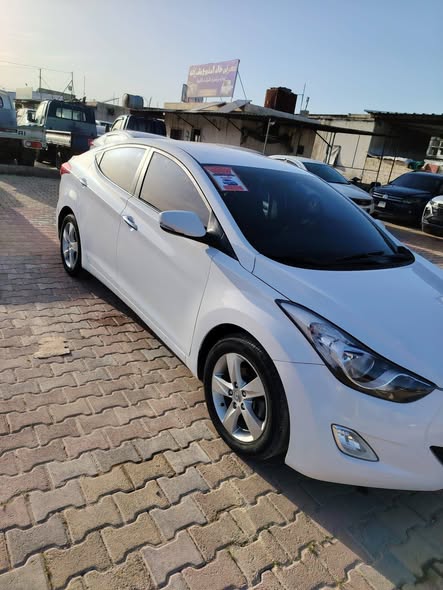 هيونداي افانتي 2012 - صورة 2