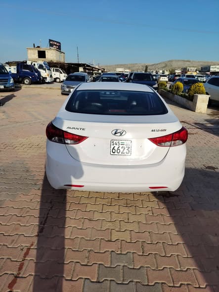 هيونداي افانتي 2012 - صورة 3