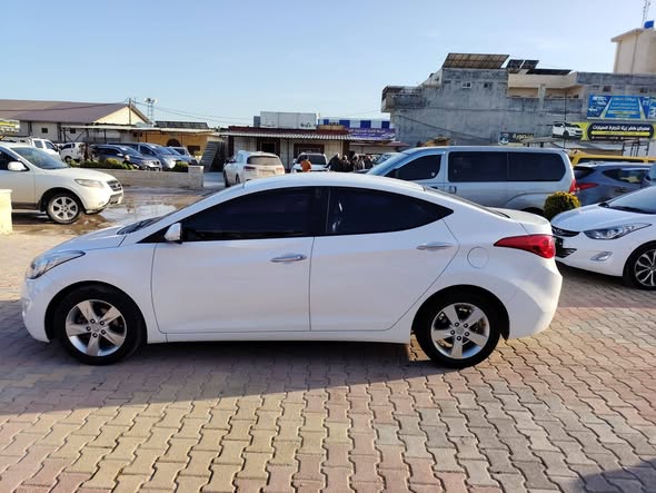 هيونداي افانتي 2012 - صورة 4