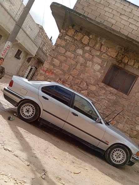 بي ام دبليو 318 2000 - صورة 3