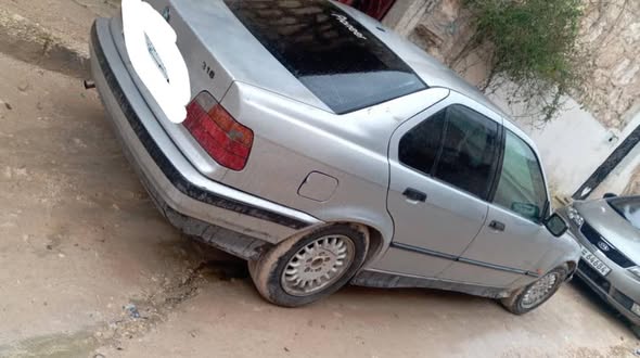 بي ام دبليو 318 2000 - صورة 4