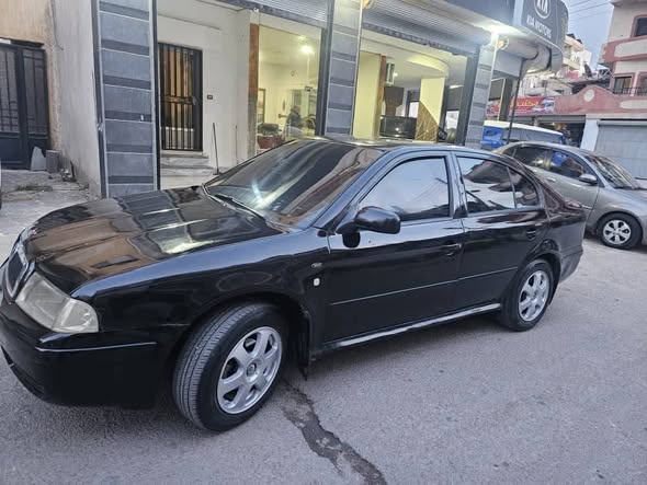 سكودا أوكتافيا 2002 - صورة 1