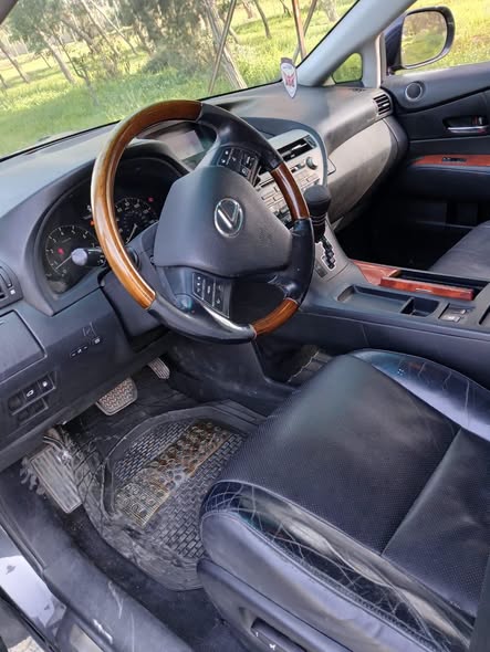 ليكزس RX350 2010 - صورة 3