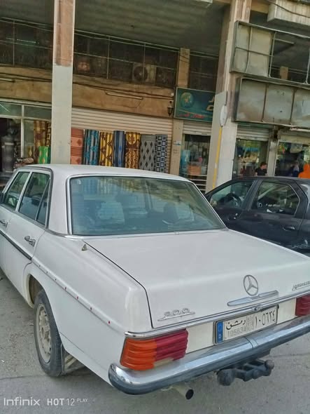 مرسيدس 200 1975 - صورة 3