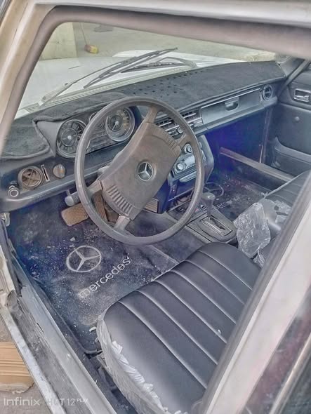 مرسيدس 200 1975 - صورة 4